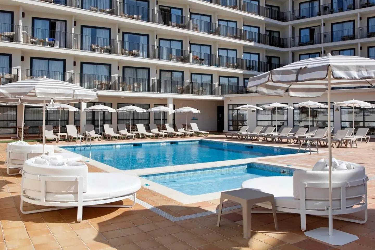 Alua Linda Mallorca OUTDOOR_POOL