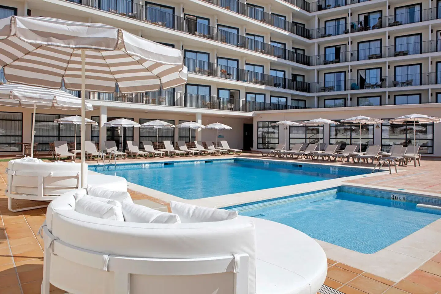 Alua Linda Mallorca OUTDOOR_POOL