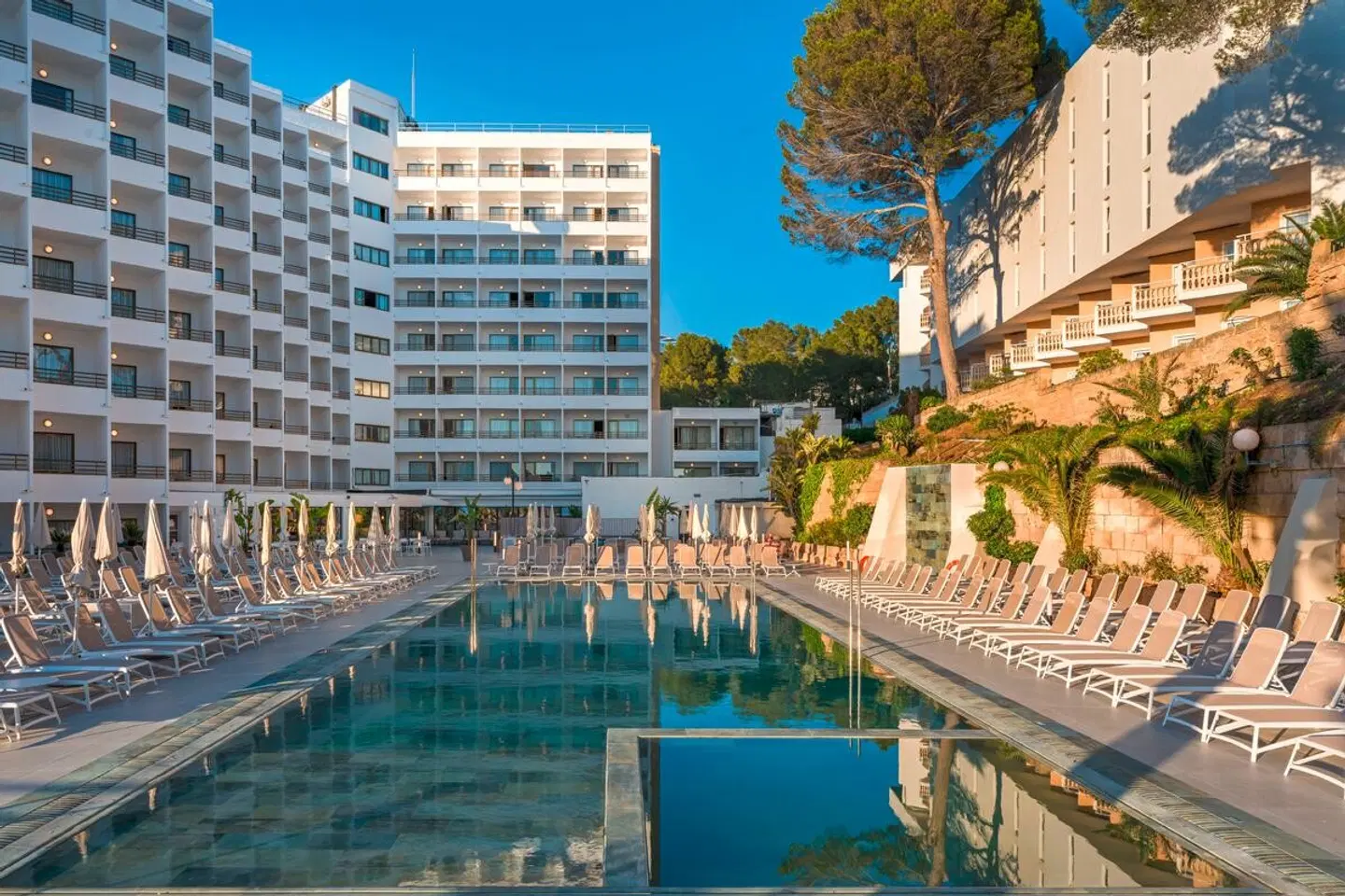 Vibra Beverly Playa OUTDOOR_POOL