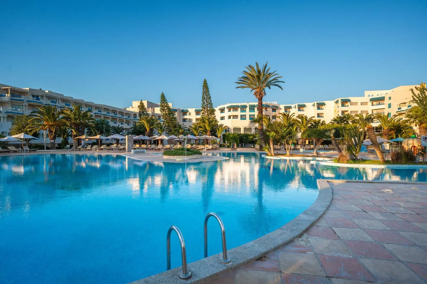 Sentido Bellevue Park OUTDOOR_POOL