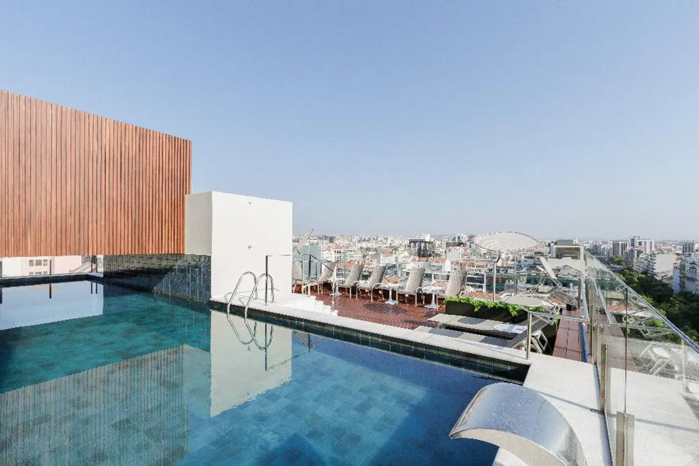 White Lisboa OUTDOOR_POOL