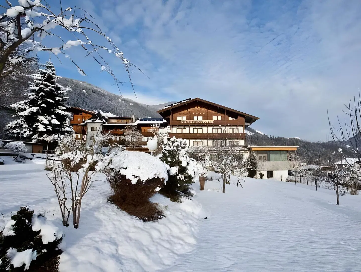 Gartenhotel CRYSTAL EXTERIOR