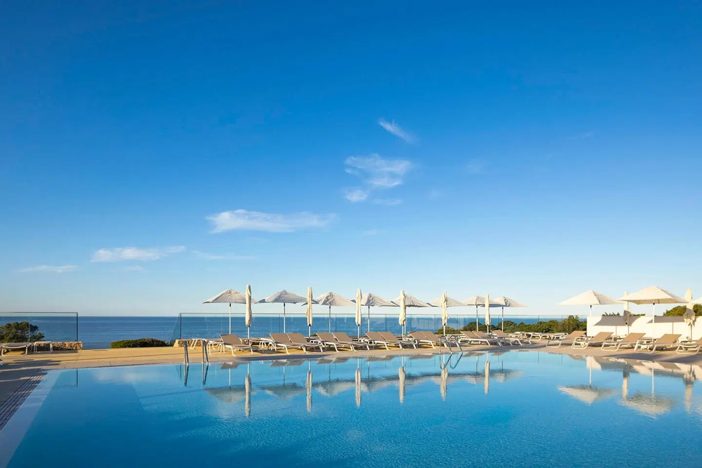 Wyndham Grand Carvoeiro Algarve OUTDOOR_POOL