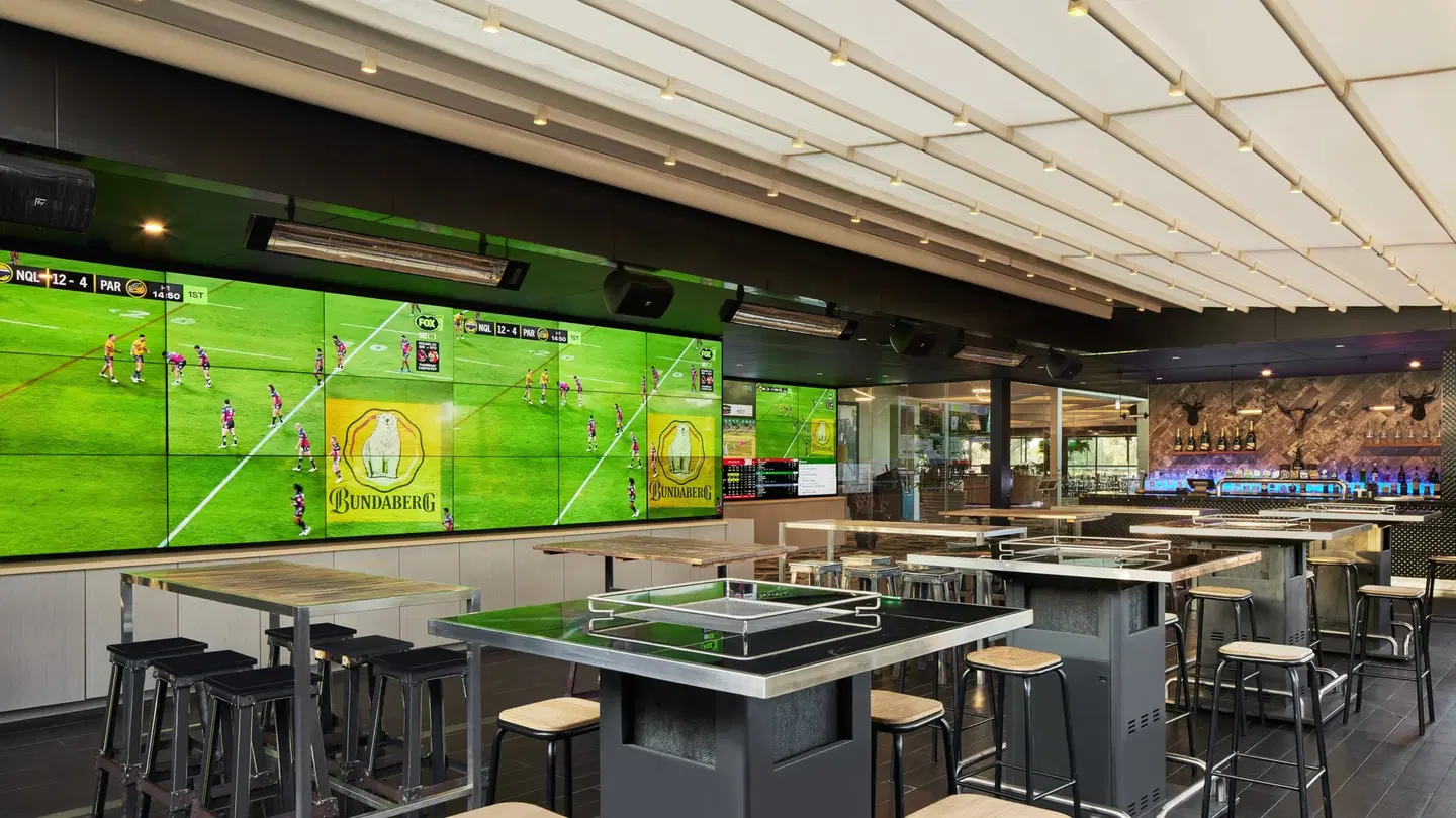 Holiday Inn Warwick Farm by IHG Bar