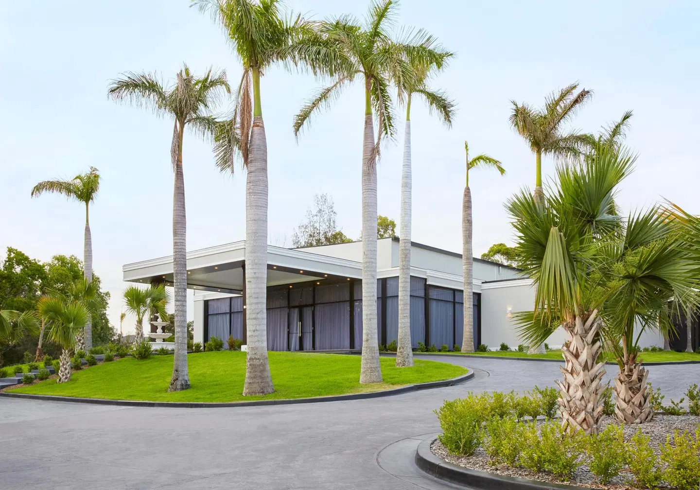 Holiday Inn Warwick Farm by IHG EXTERIOR