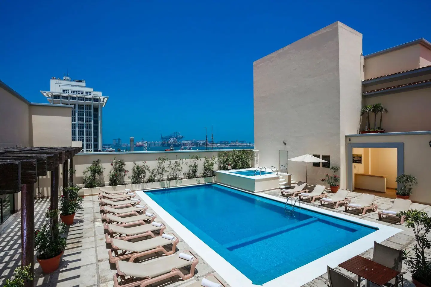 Fiesta Inn Veracruz Malecon OUTDOOR_POOL