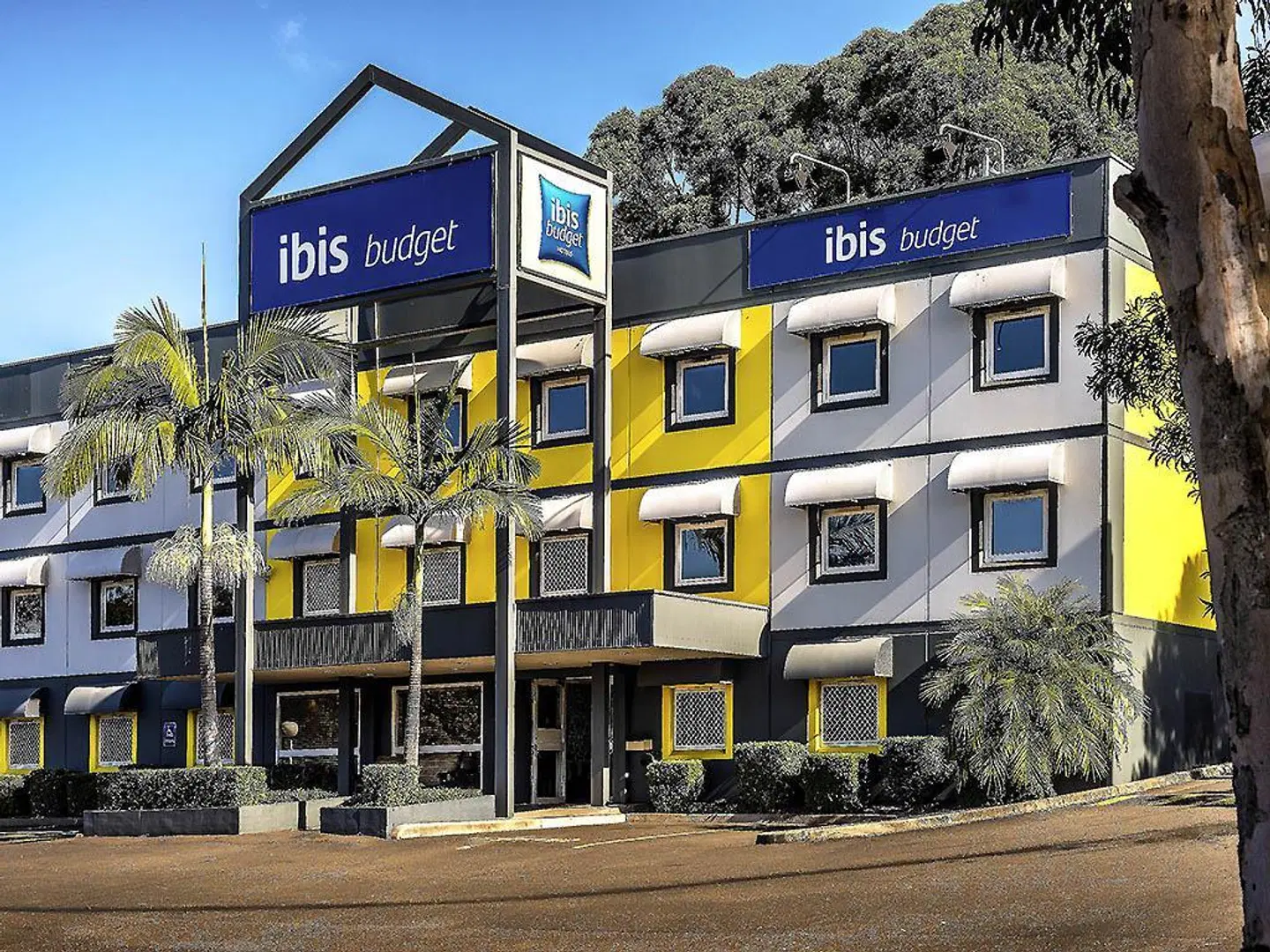 ibis budget Enfield EXTERIOR