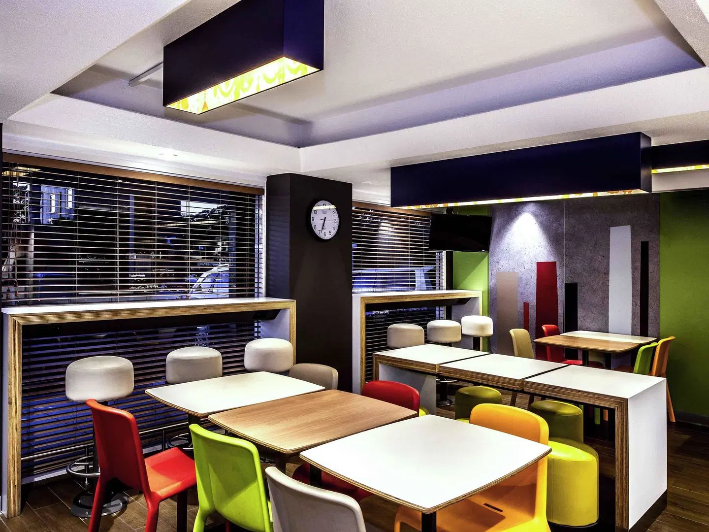 ibis budget Enfield Bar