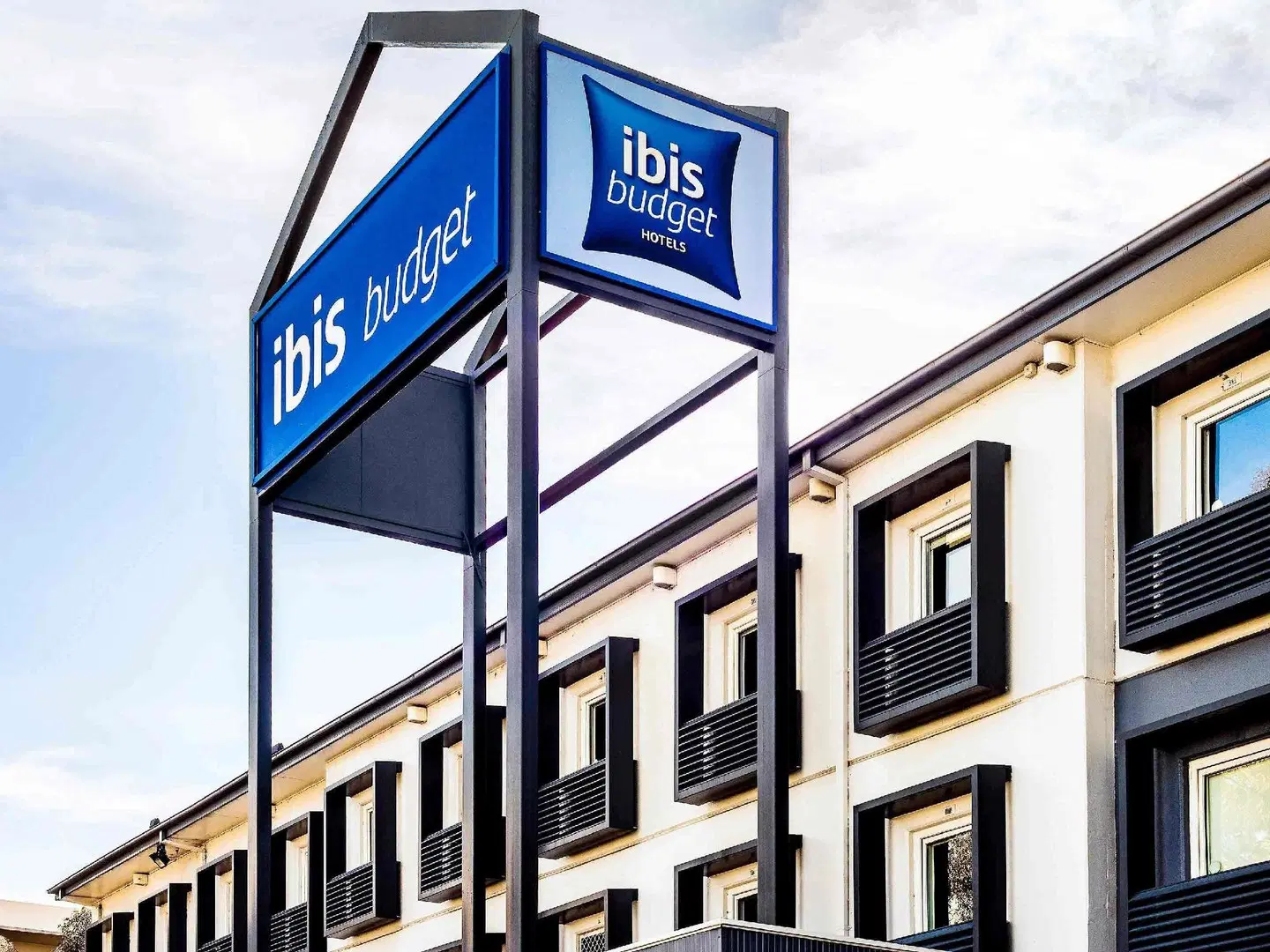 ibis budget Campbelltown EXTERIOR