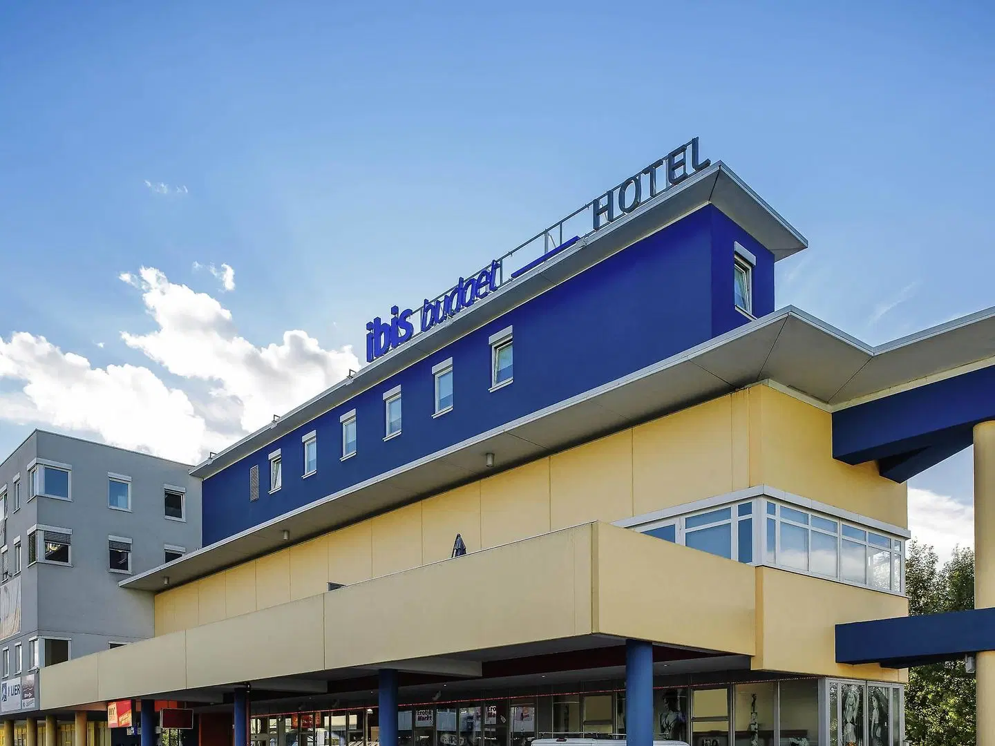 ibis budget Salzburg Airport EXTERIOR