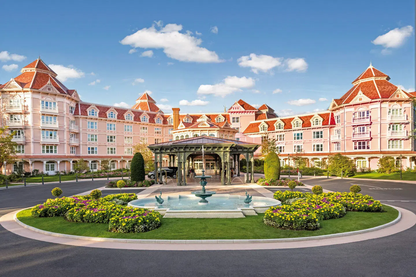 Disneyland® Hotel EXTERIOR