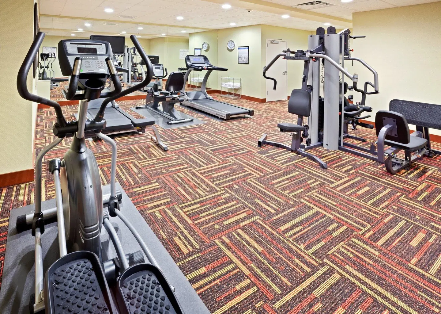 Holiday Inn Express & Suites Chehalis-Centralia by IHG SPORTS_AND_LEISURE
