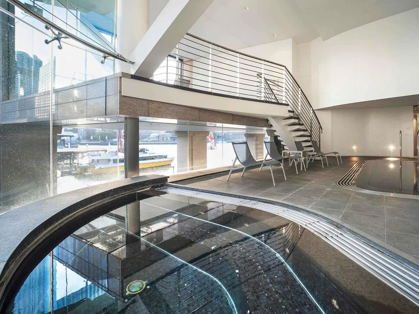 Pullman Quay Grand Sydney Harbour Hallenbad