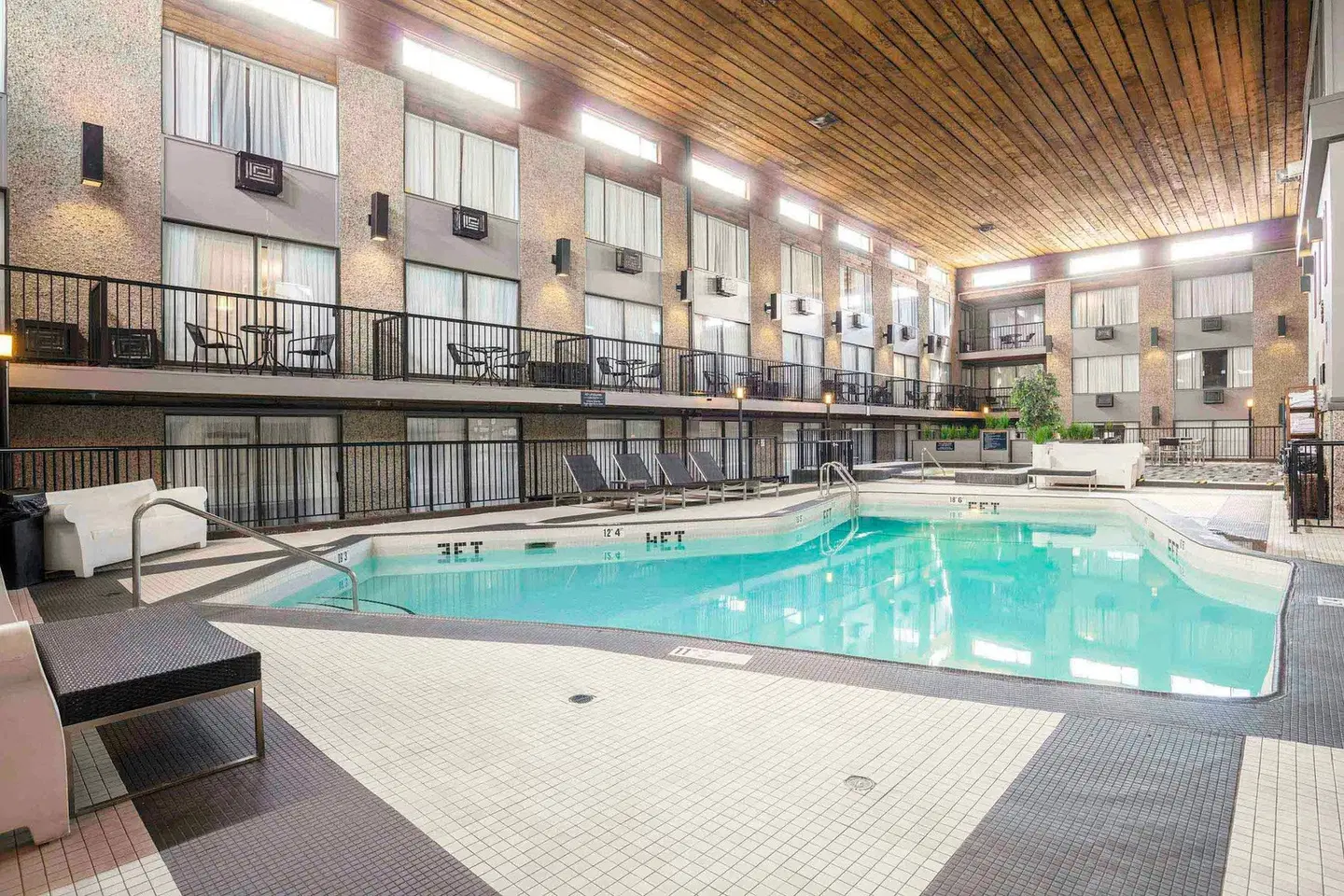 Sandman Hotel & Suites Kelowna Hallenbad