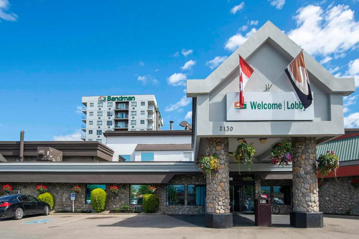 Sandman Hotel & Suites Kelowna EXTERIOR