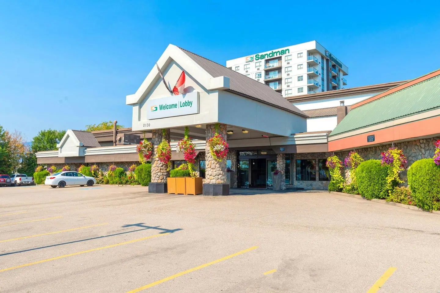 Sandman Hotel & Suites Kelowna EXTERIOR