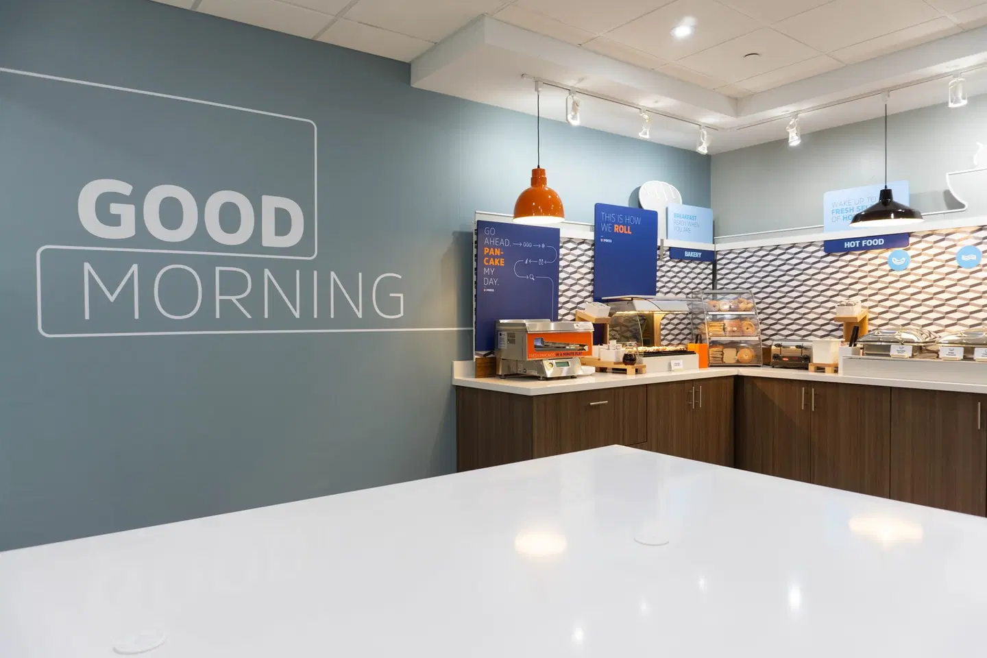 Holiday Inn Express & Suites Los Angeles Downtown West by IHG LOUNGE_LOBBY