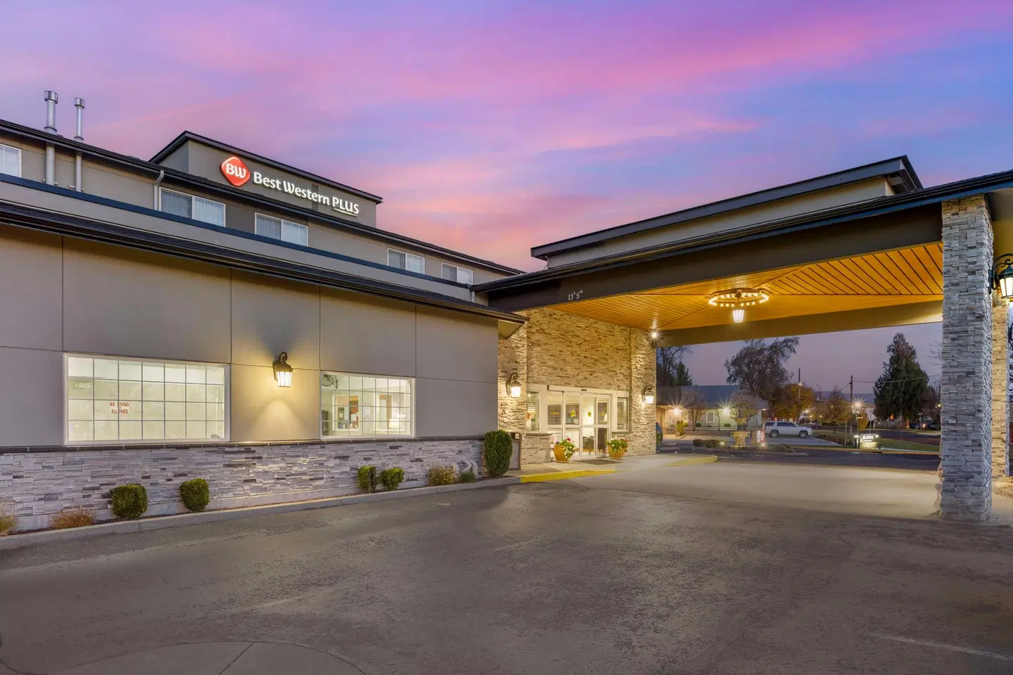Best Western PLUS Walla Walla Suites Inn EXTERIOR