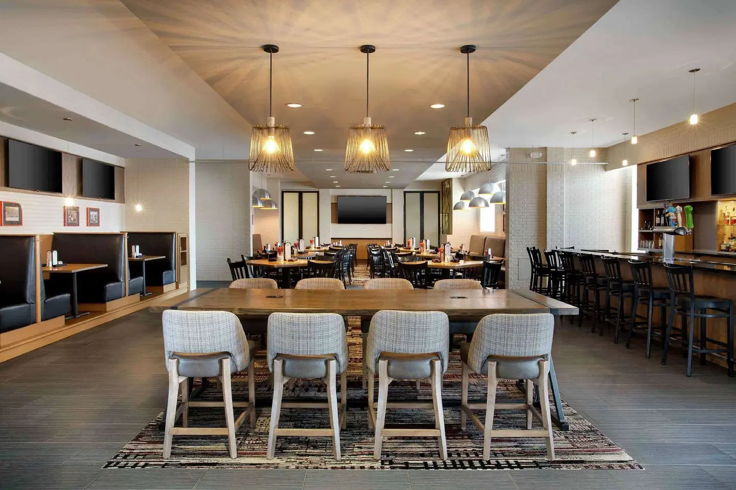 DoubleTree by Hilton Chicago Midway Airport Bar