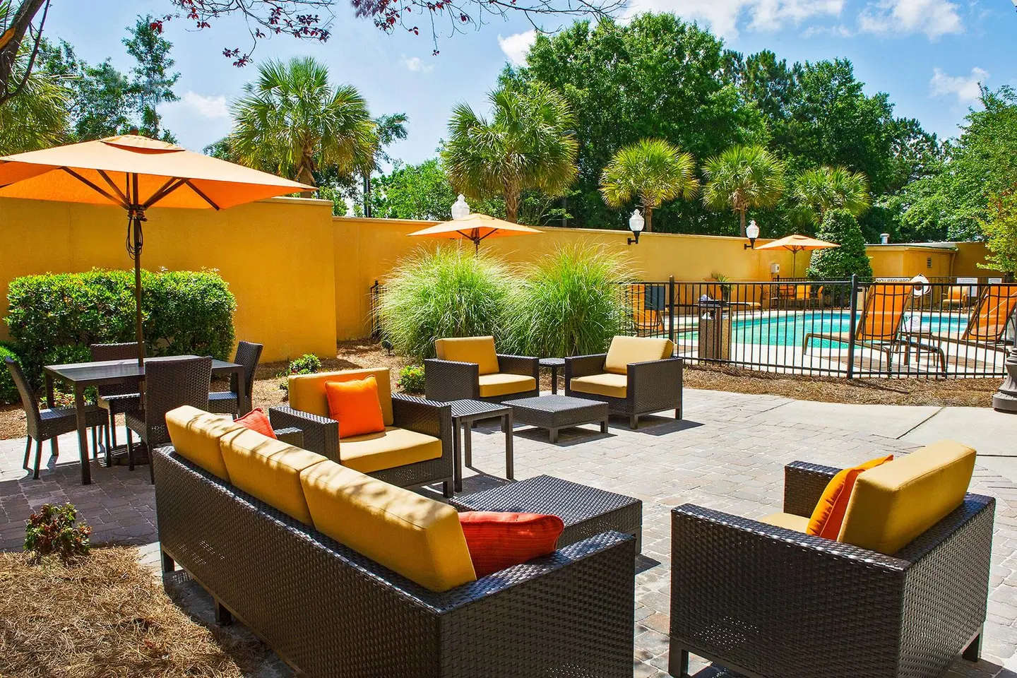 Courtyard by Marriott Charleston Airport Coliseum Terrasse