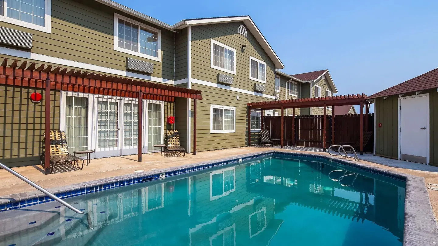 Best Western Plus The Inn at Horse Heaven OUTDOOR_POOL
