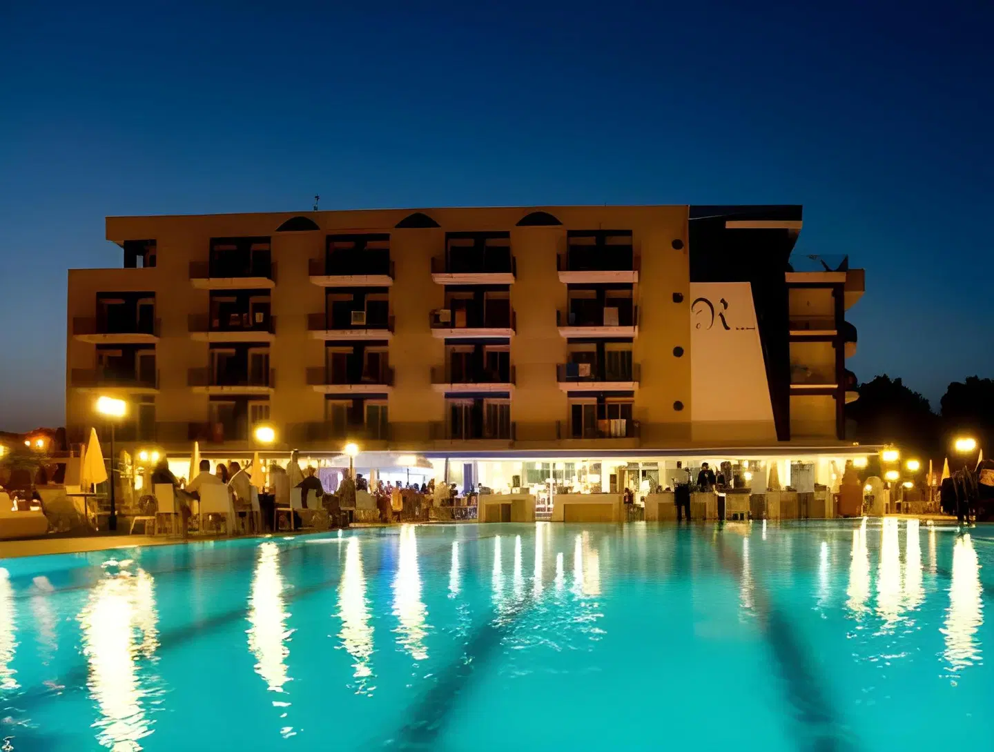 Roses Hotel OUTDOOR_POOL