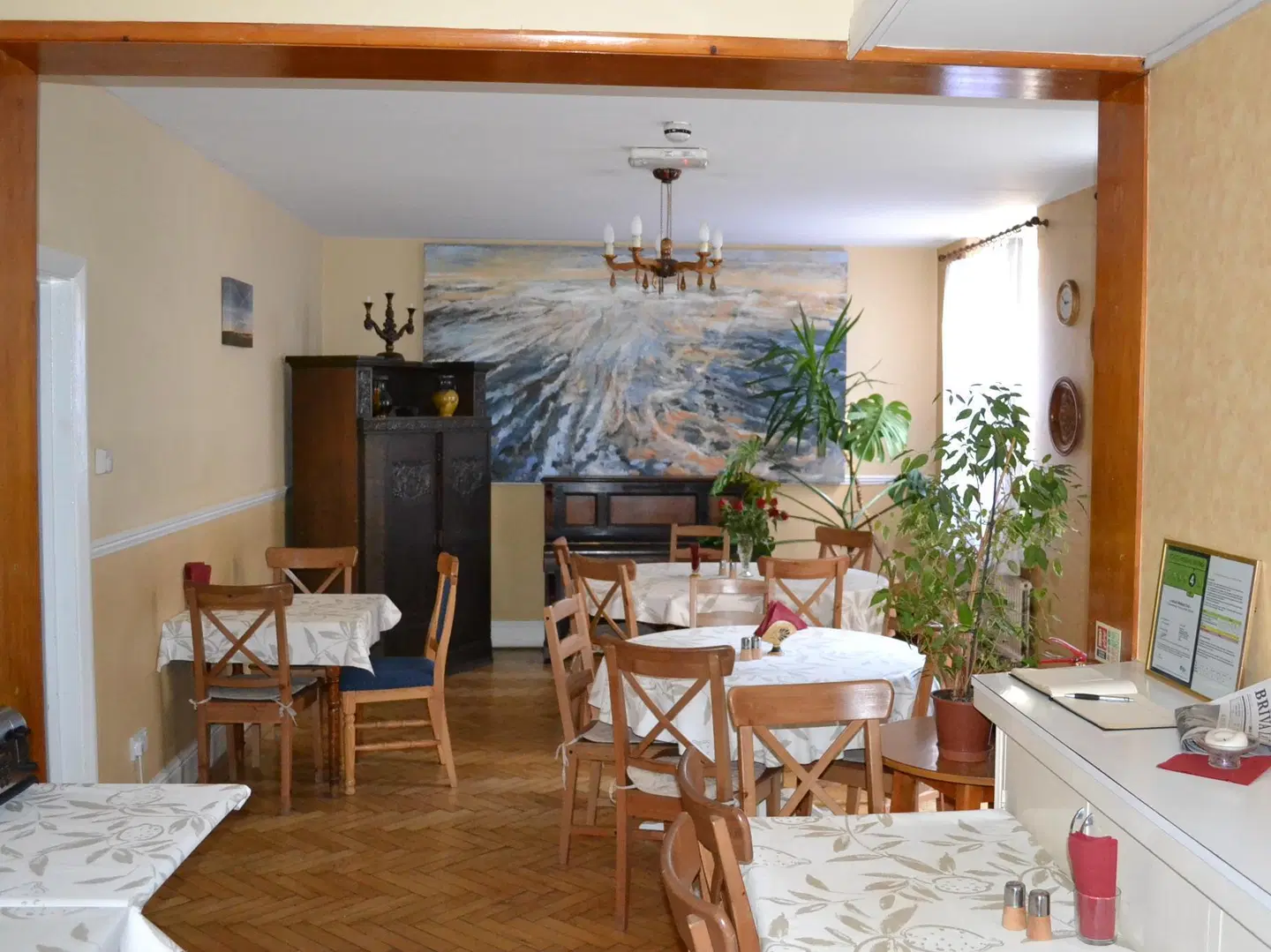 72 QT Guest House Restaurant