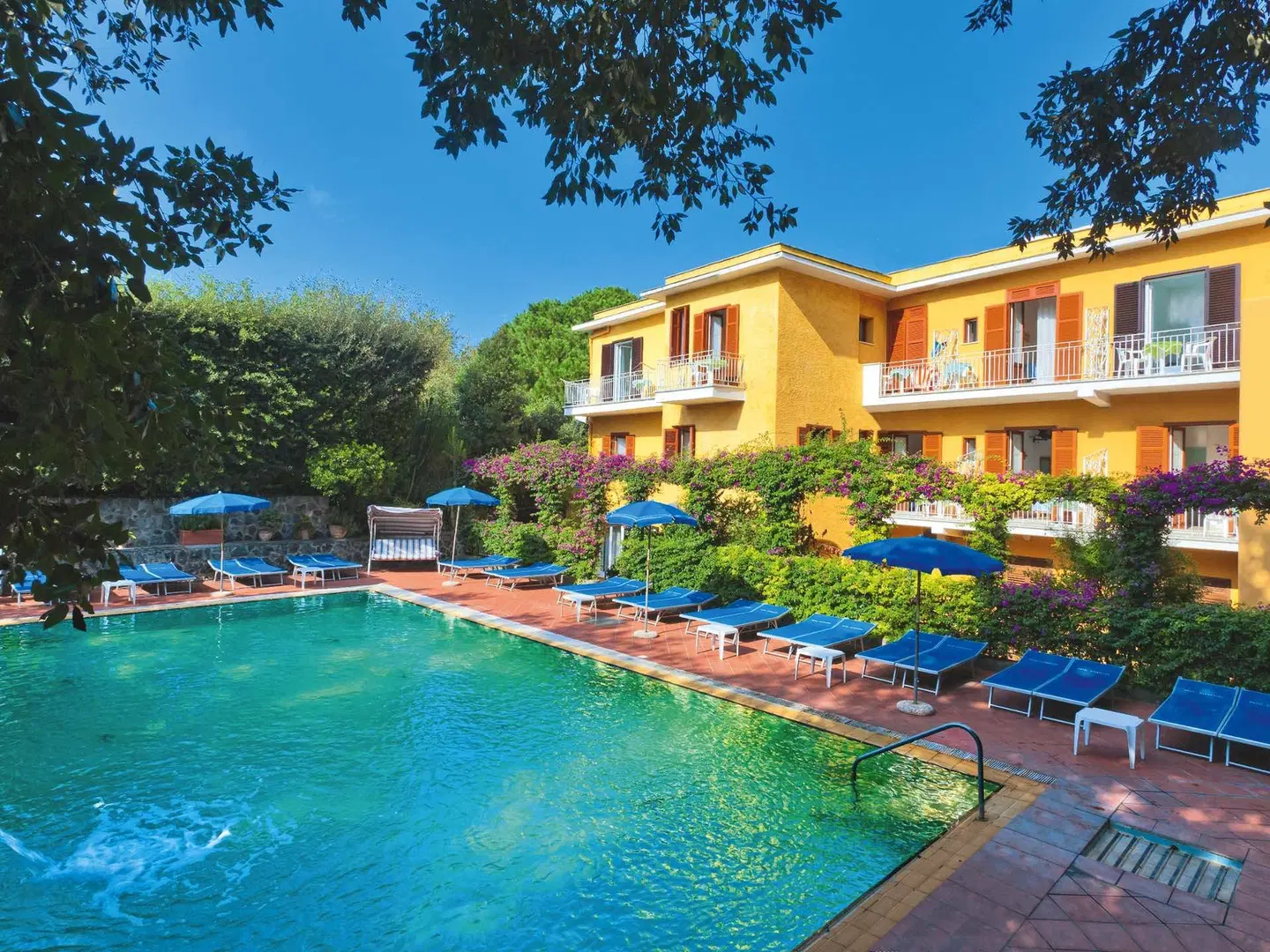 Cleopatra OUTDOOR_POOL
