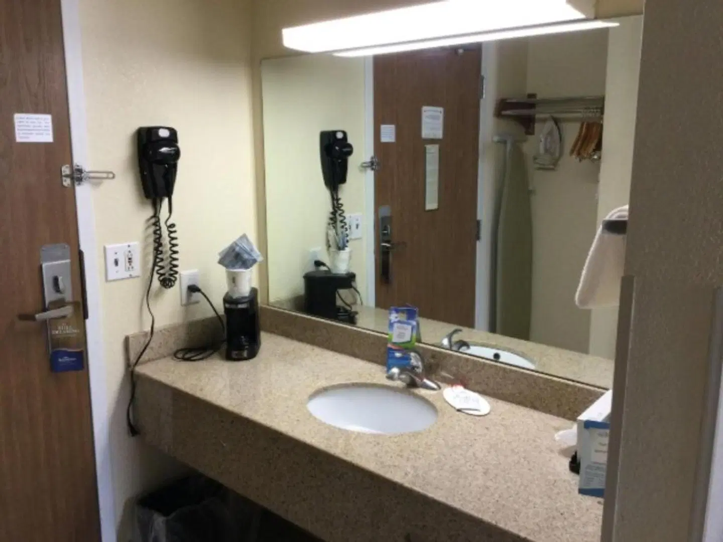 Baymont by Wyndham Janesville Badezimmer