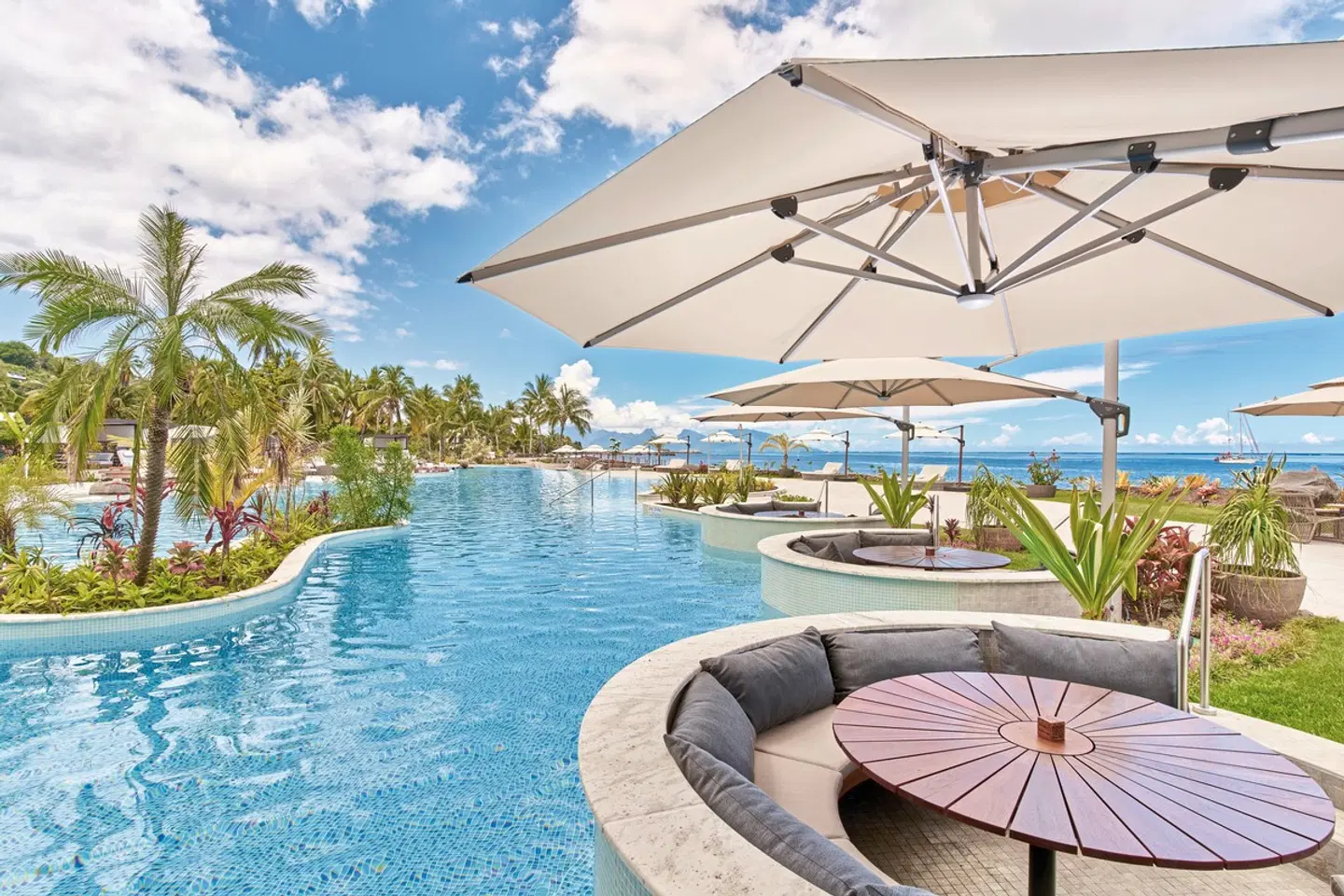 Hilton Tahiti Resort OUTDOOR_POOL