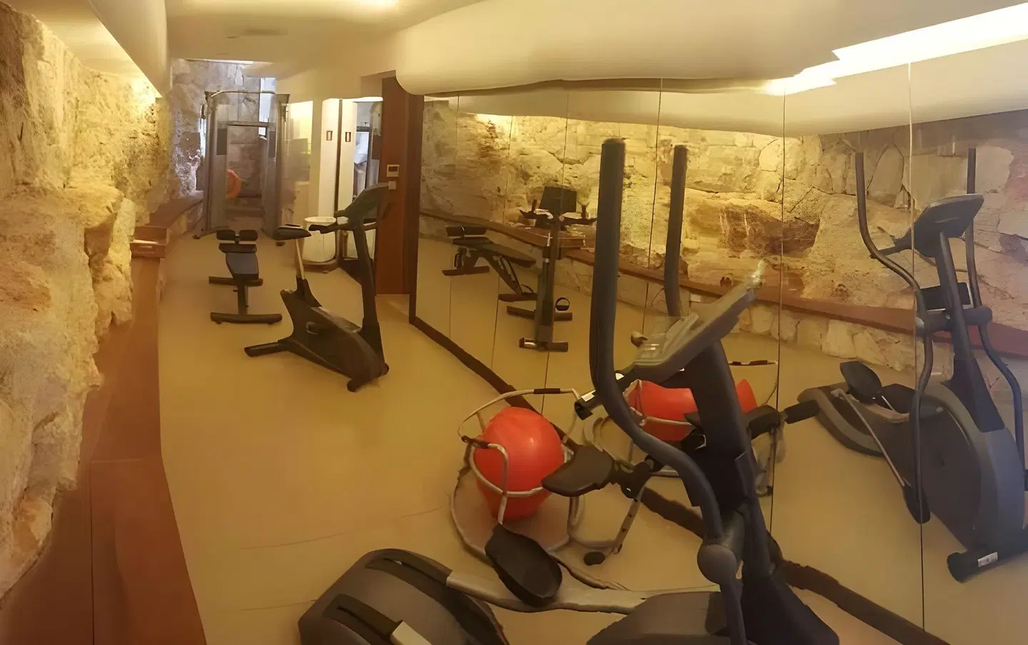Hotel More SPORTS_AND_LEISURE
