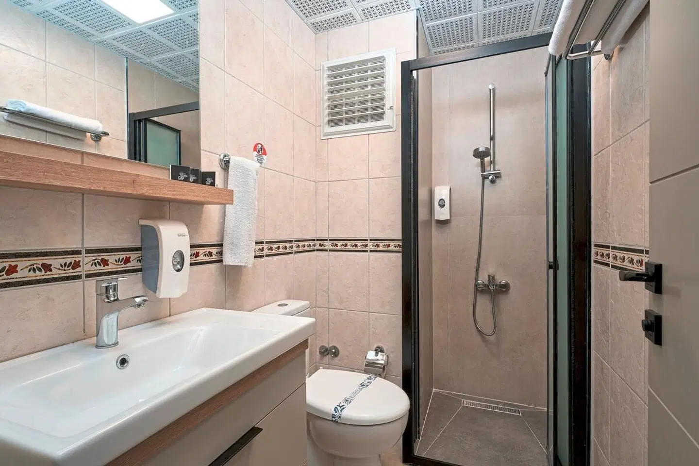 Club Hotel Titan Badezimmer