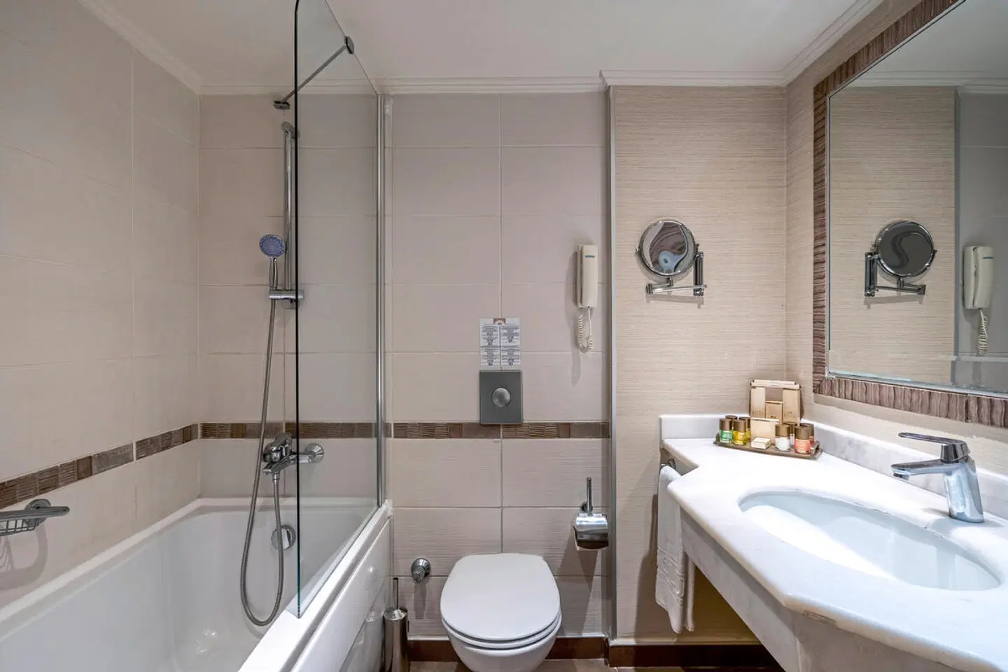 Bellis Deluxe Hotel Badezimmer