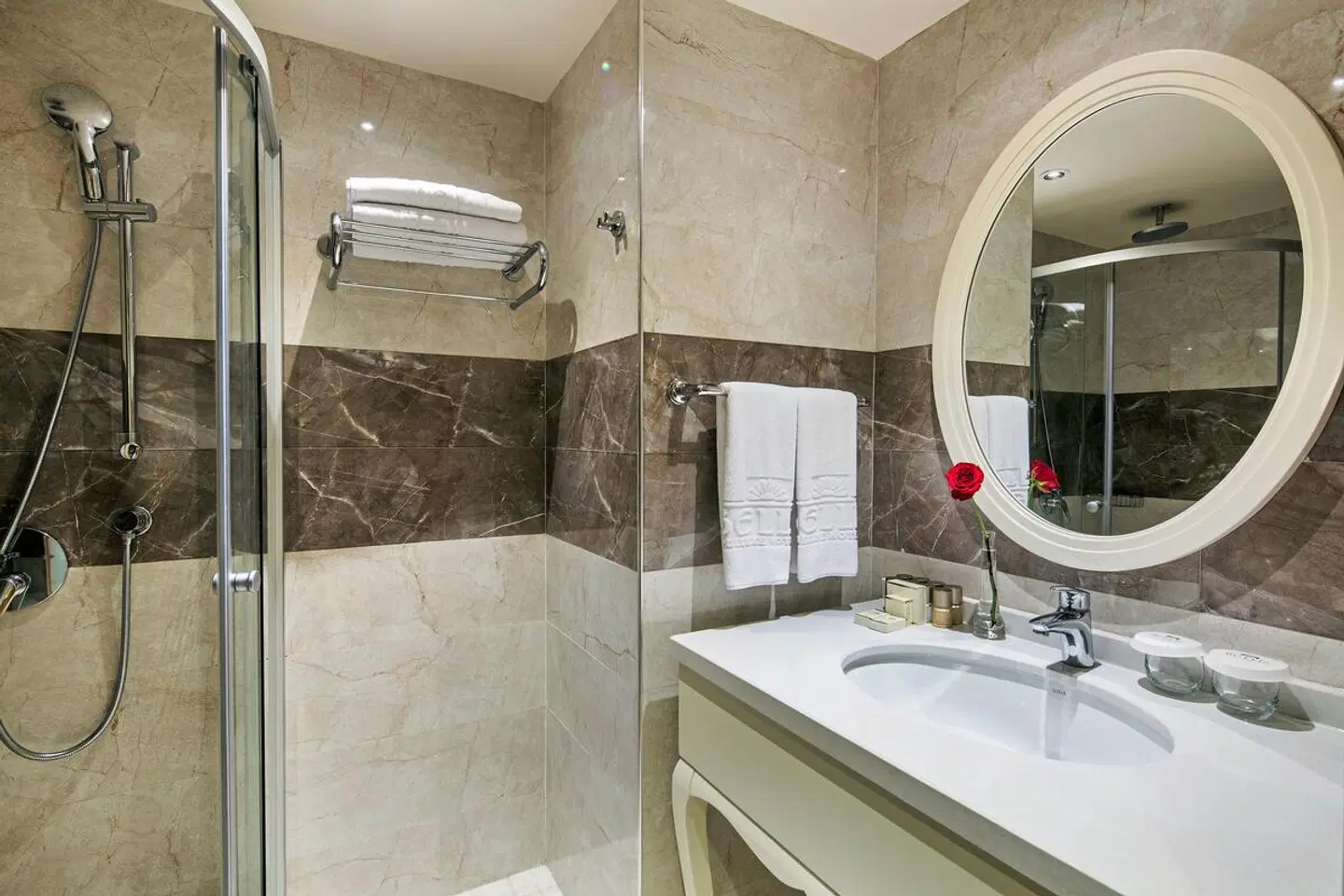 Bellis Deluxe Hotel Badezimmer