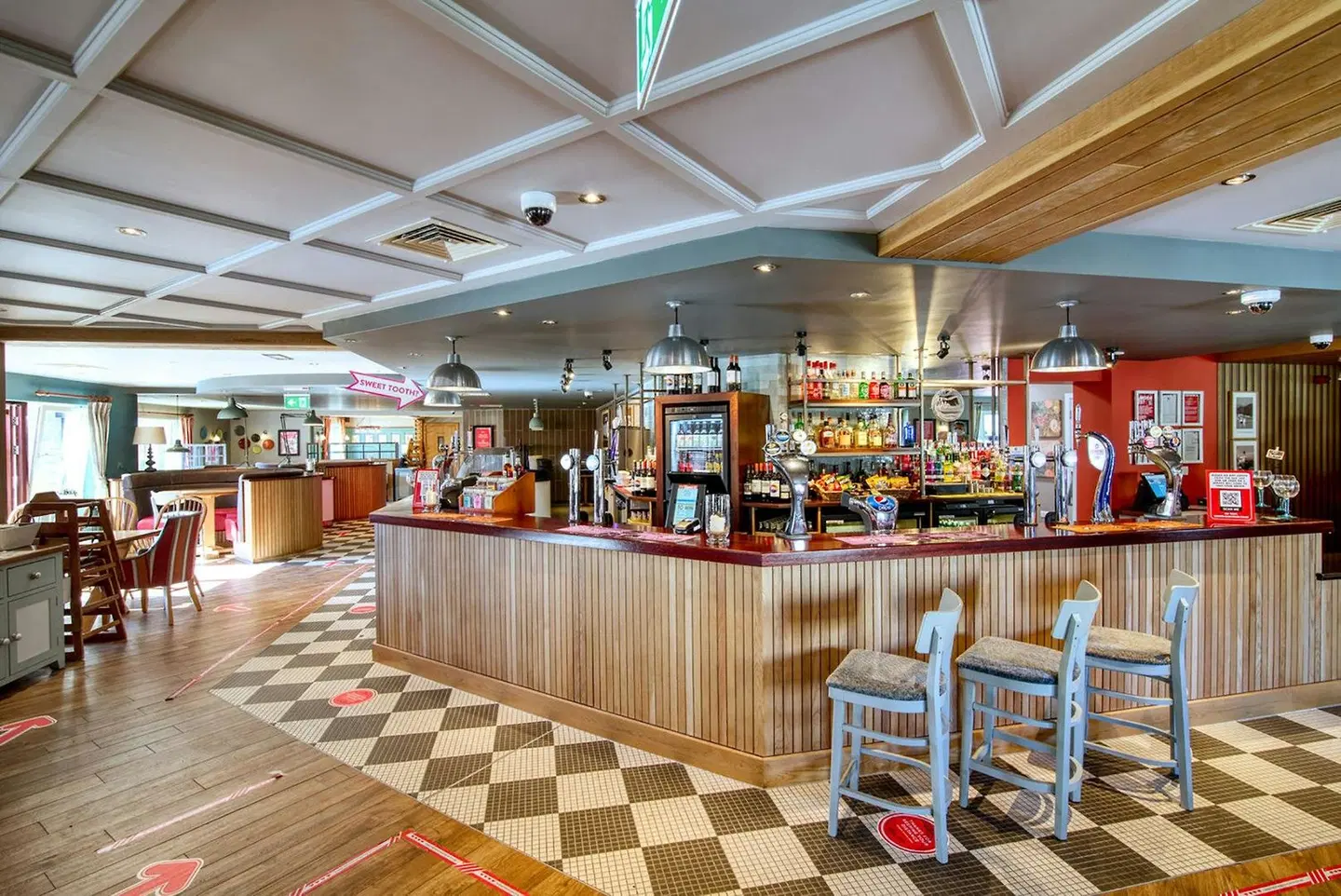 Queen of the Loch Bar