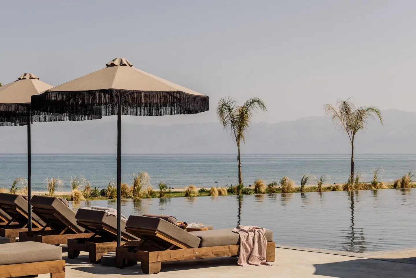 Unda OUTDOOR_POOL