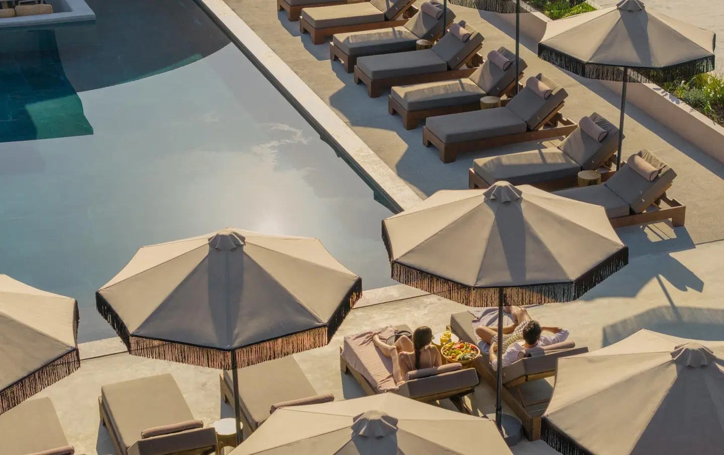 Unda OUTDOOR_POOL