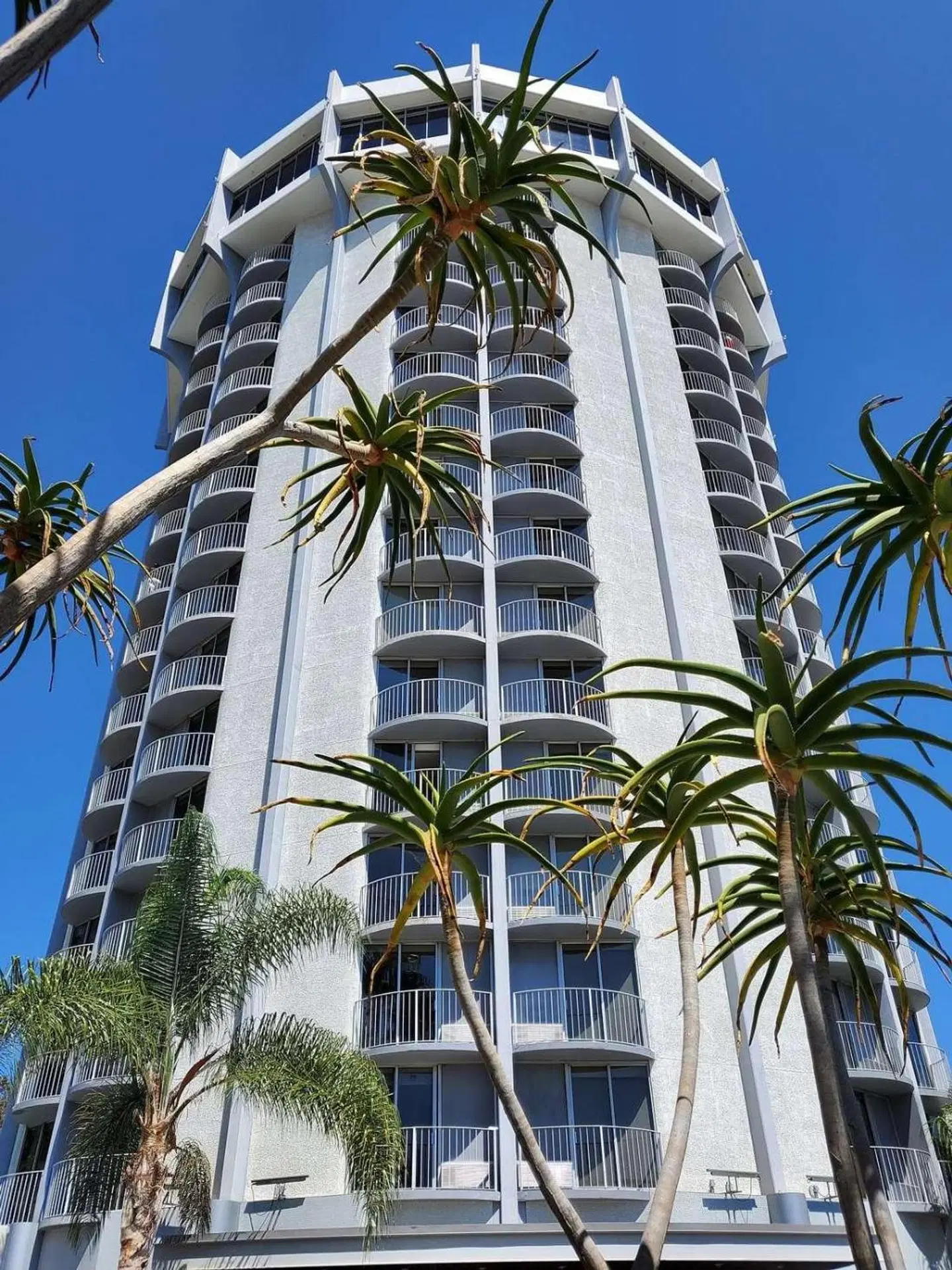 Hotel Angeleno EXTERIOR