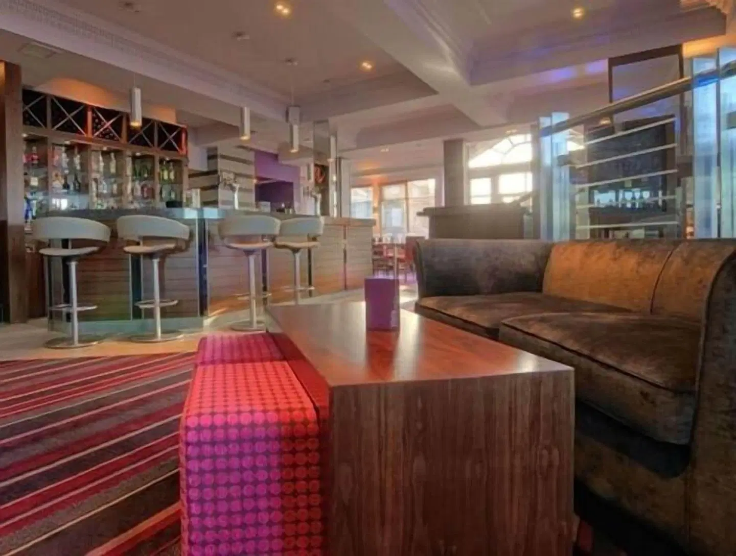 Horizon Bar