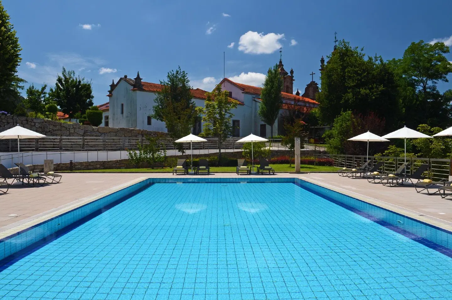 Pousada Mosteiro de Guimaraes OUTDOOR_POOL