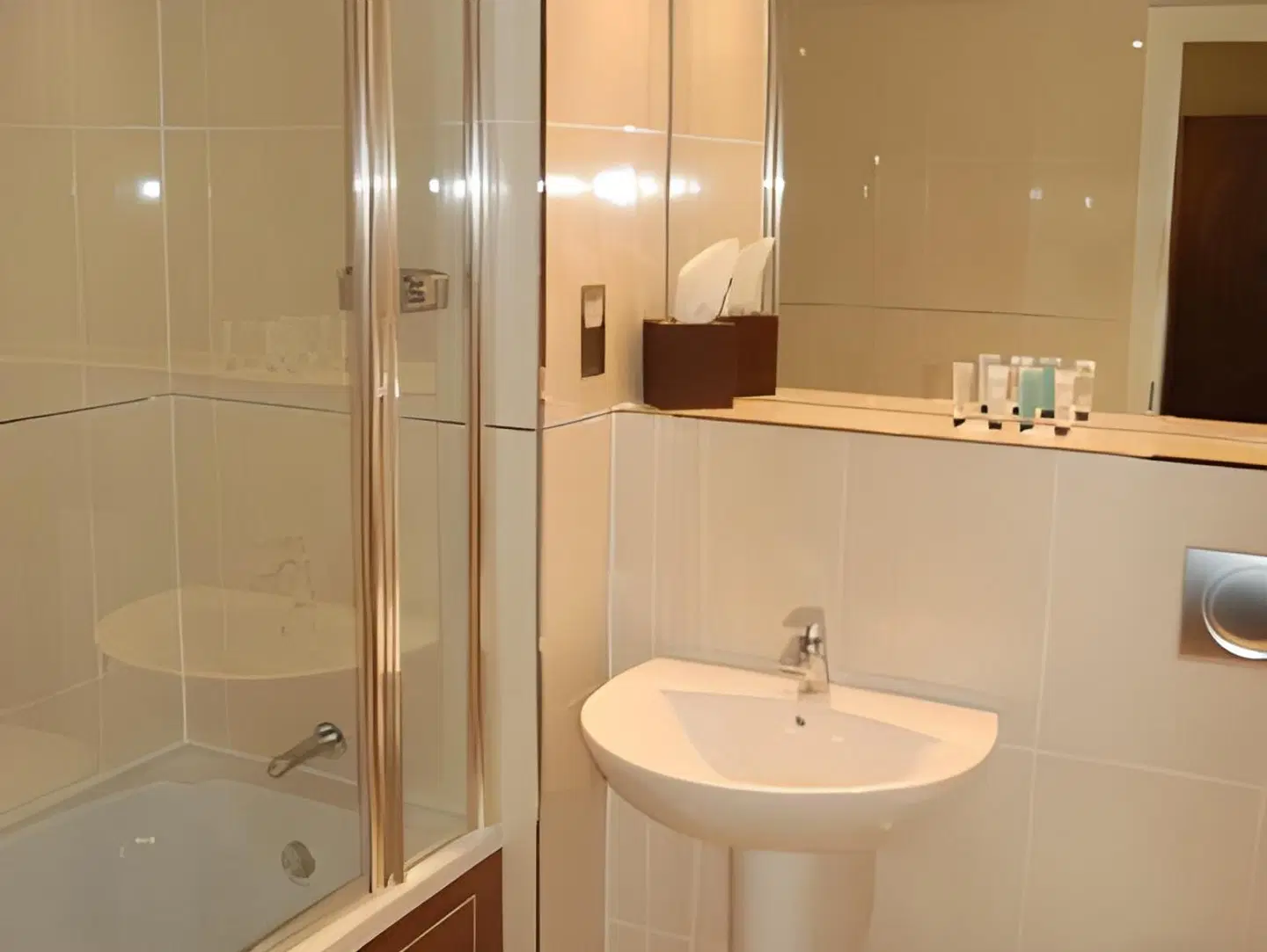 Nevis Bank Inn Badezimmer