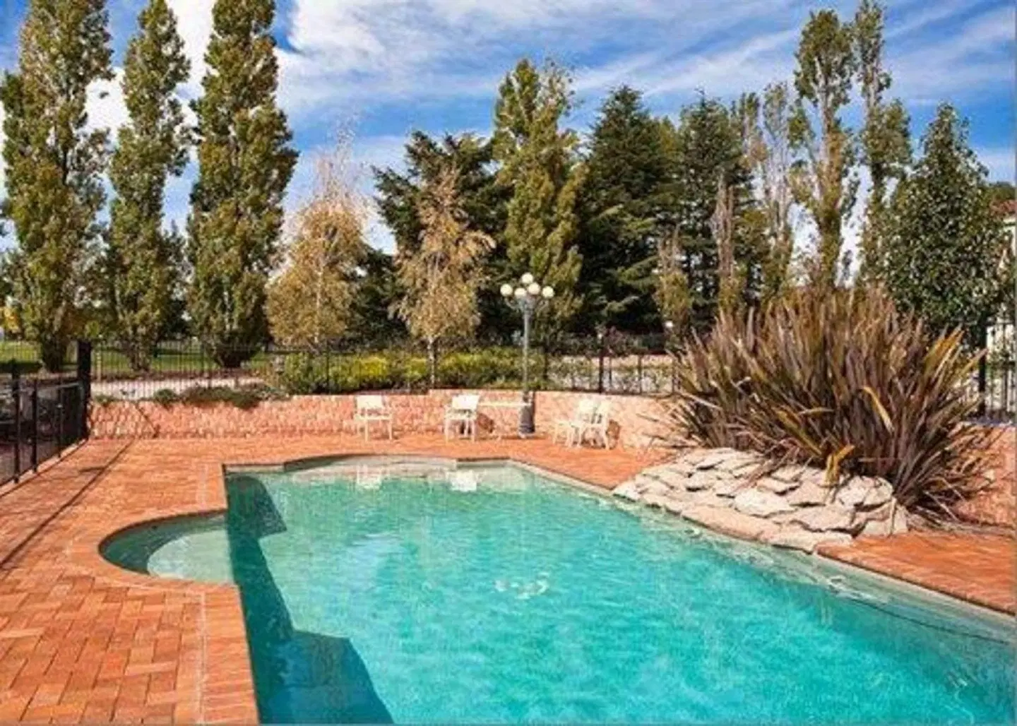Best Western Plus Ambassador Orange OUTDOOR_POOL