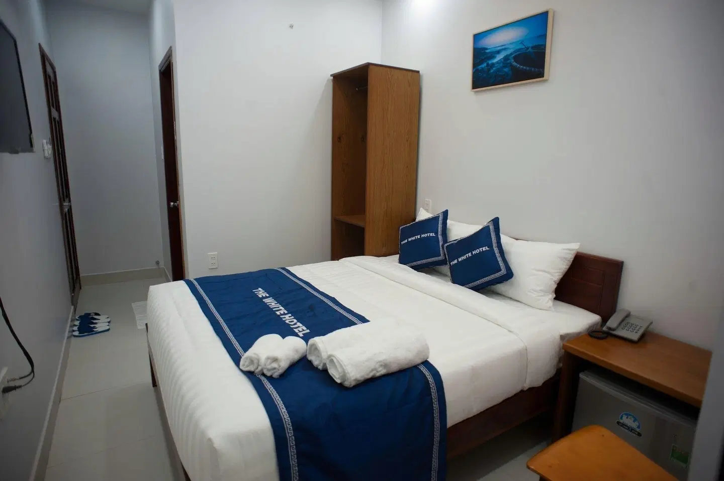 The white guest house ROOM_EXAMPLE