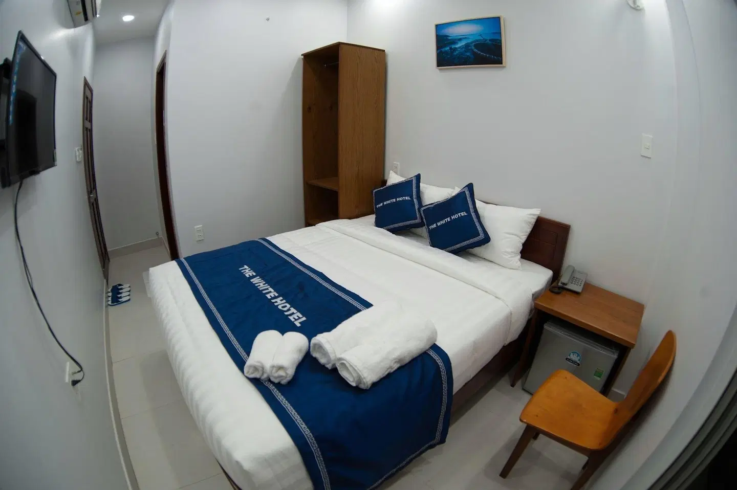 The white guest house ROOM_EXAMPLE