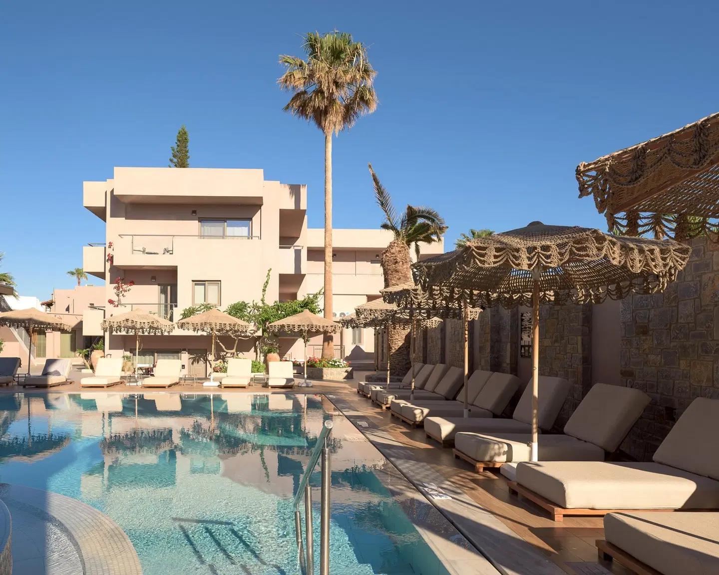 High Beach OUTDOOR_POOL
