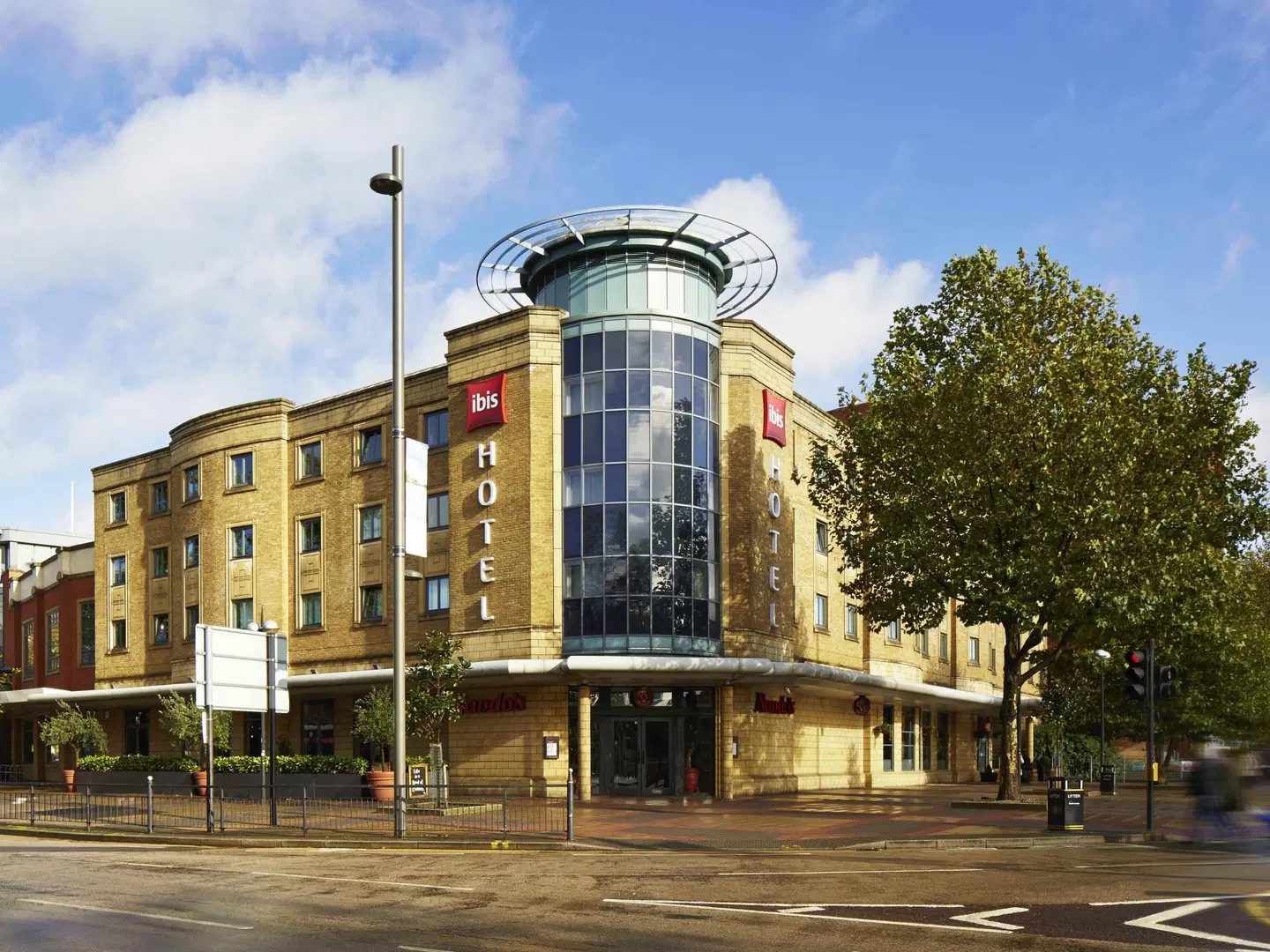 ibis London Stratford EXTERIOR
