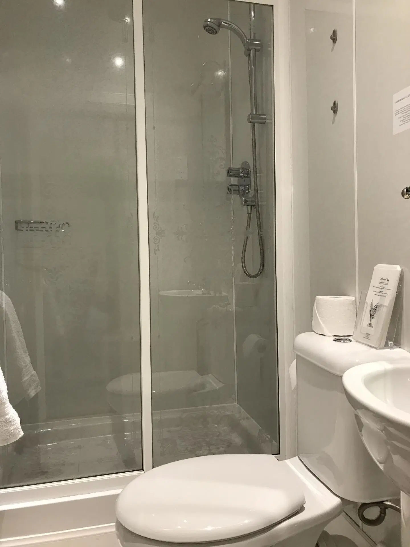 West End Guest House Badezimmer