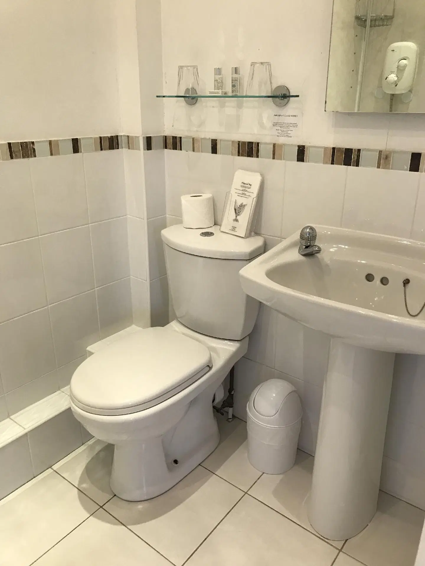 West End Guest House Badezimmer