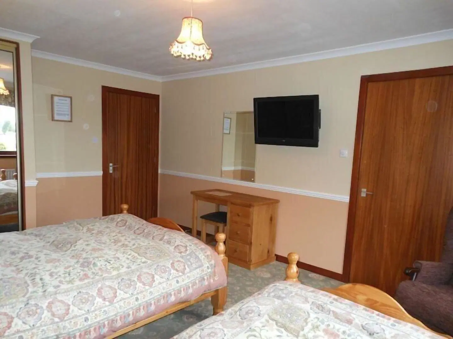 Hillview Park ROOM_EXAMPLE