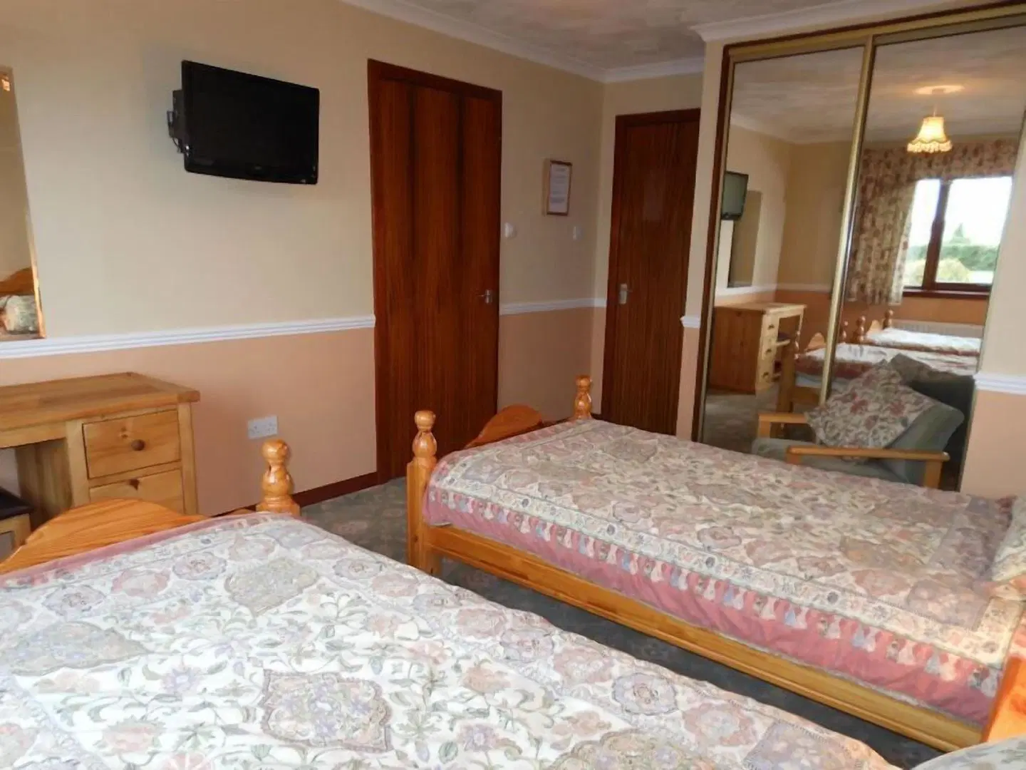 Hillview Park ROOM_EXAMPLE